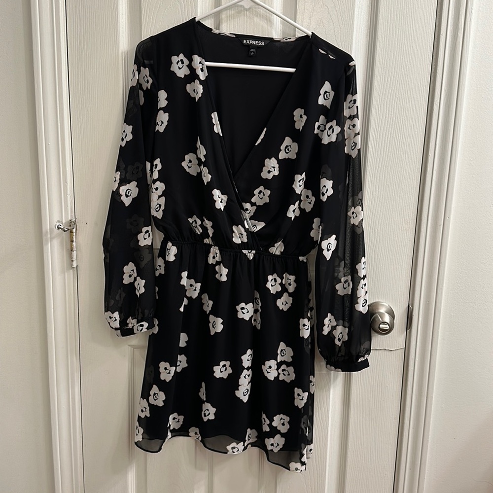 Black floral small express dress